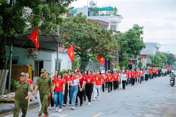 TRĂM BƯỚC CHÂN - CHUNG MỘT ĐÍCH ĐẾN