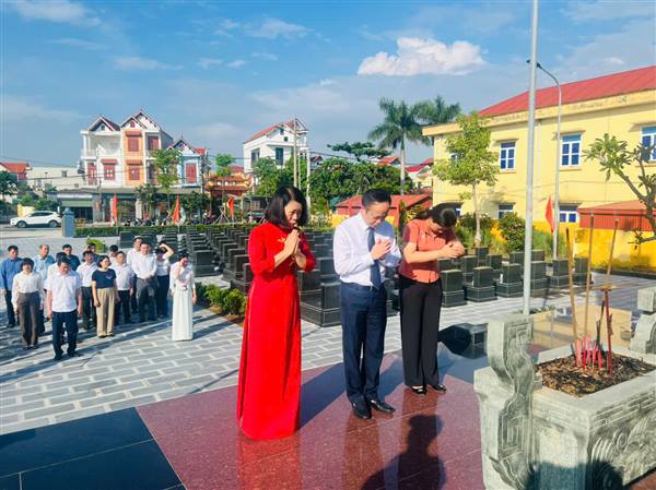 DÂNG HƯƠNG TƯỞNG NHỚ CÁC ANH HÙNG LIỆT SĨ NHÂN KỶ NIỆM 80 NĂM CÁCH MẠNG THÁNG TÁM VÀ QUỐC KHÁNH (2-9)