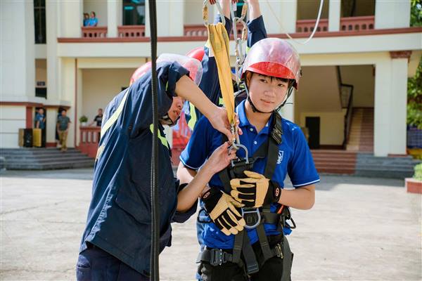 TỔ CHỨC BUỔI TUYÊN TRUYỀN VÀ TRẢI NGHIỆM PHÒNG CHÁY CHỮA CHÁY VÀ CỨU NẠN CỨU HỘ