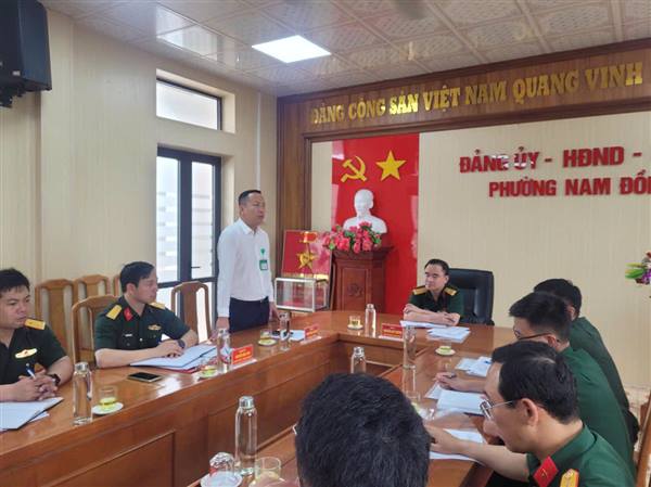 ĐOÀN CÔNG TÁC BỘ CHỈ HUY QUÂN SỰ TP. HẢI PHÒNG KIỂM TRA TOÀN DIỆN KẾT QUẢ THỰC HIỆN NHIỆM VỤ TẠI BAN CHỈ HUY QUÂN SỰ PHƯỜNG NAM ĐỒNG