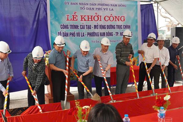 PHƯỜNG NAM ĐỒNG TỔ CHỨC LỄ KHỞI CÔNG CÔNG TRÌNH CẢI TẠO, MỞ RỘNG ĐƯỜNG TRỤC CHÍNH TỔ DÂN PHỐ VŨ LA