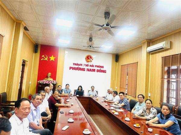 ĐOÀN ĐẠI BIỂU QUỐC HỘI THÀNH PHỐ HẢI PHÒNG TIẾP XÚC CỬ TRI SAU KỲ HỌP THỨ NHẤT QUỐC HỘI KHOÁ XVI