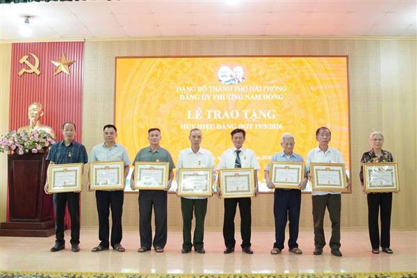 ĐẢNG UỶ PHƯỜNG NAM ĐỒNG TỔ CHỨC LỄ TRAO TẶNG HUY HIỆU ĐẢNG ĐỢT 19/5/2026