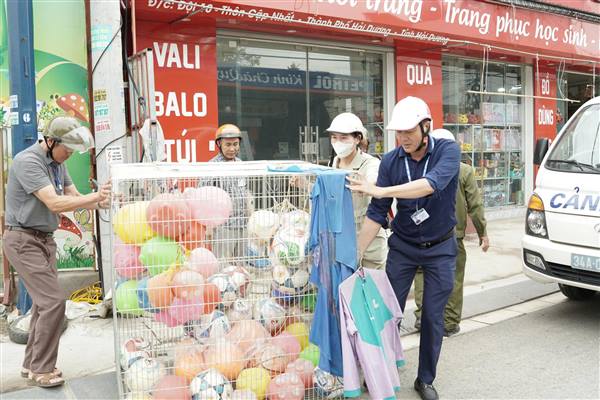PHƯỜNG NAM ĐỒNG CHỈ ĐẠO XỬ LÝ VI PHẠM TRẬT TỰ ĐÔ THỊ TRÊN ĐỊA BÀN PHƯỜNG