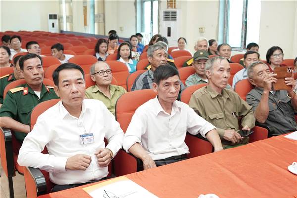 PHƯỜNG NAM ĐỒNG TỔ CHỨC HỘI NGHỊ CÔNG BỐ CÁC QUYẾT ĐỊNH VỀ CÔNG TÁC TỔ CHỨC, CÁN BỘ SAU SẮP XẾP