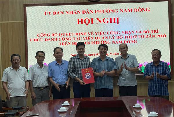 PHƯỜNG NAM ĐỒNG CÔNG BỐ QUYẾT ĐỊNH CÔNG NHẬN VÀ BỐ TRÍ CHỨC DANH CỘNG TÁC VIÊN QUẢN LÝ ĐÔ THỊ 
