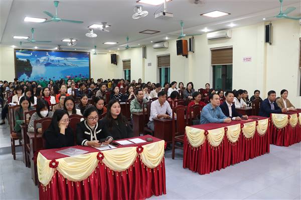 Xã Nam Sách khai mạc Hội nghị tập huấn lý luận chính trị hè năm 2025 cho đội ngũ cán bộ, giáo viên
