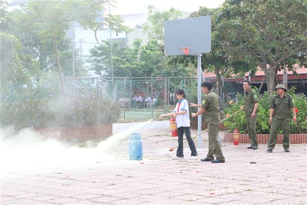 Công an xã Nam Sách phối hợp tổ chức tập huấn kỹ năng phòng cháy, sơ cứu và phòng tránh tai nạn thương tích