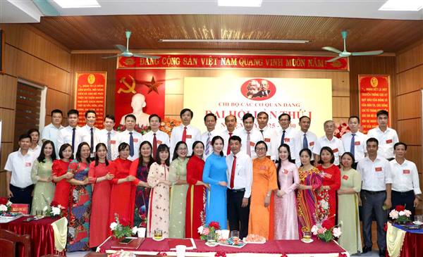 🎉 Tháng 10 – Tháng kỷ niệm nhiều ngày truyền thống vẻ vang của các ngành trong công tác xây dựng Đảng