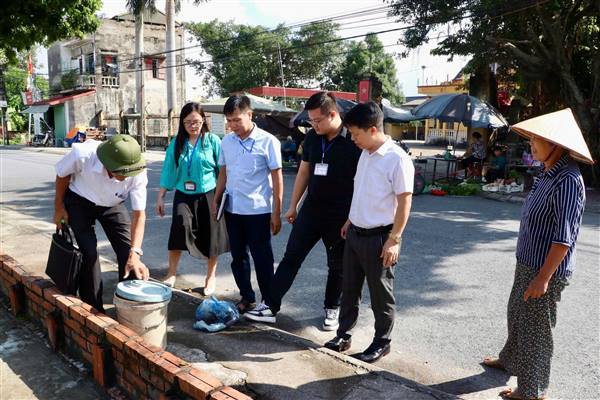 Đoàn giám sát Ban Kinh tế - Ngân sách HĐND xã Nam Sách giám sát công tác thu gom, phân loại và xử lý rác thải tại thôn và Phòng Kinh tế xã