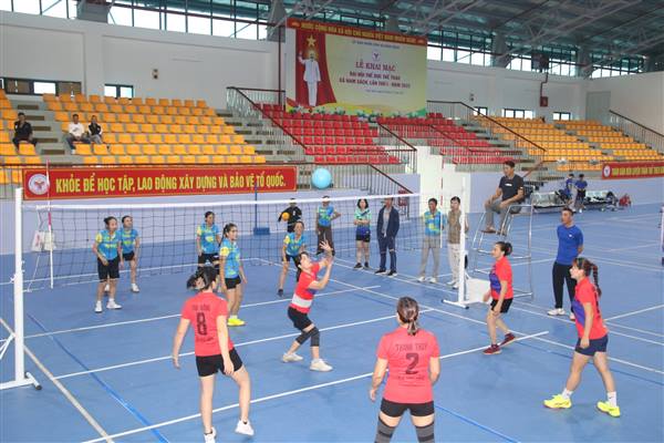 50 vận động viên tranh tài giải Bóng chuyền hơi nữ Đại hội Thể dục thể thao xã Nam Sách lần thứ I năm 2025