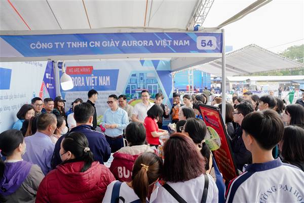 Công đoàn xã Nam Sách tích cực tham gia các hoạt động trong Ngày hội Việc làm lần thứ I năm 2025