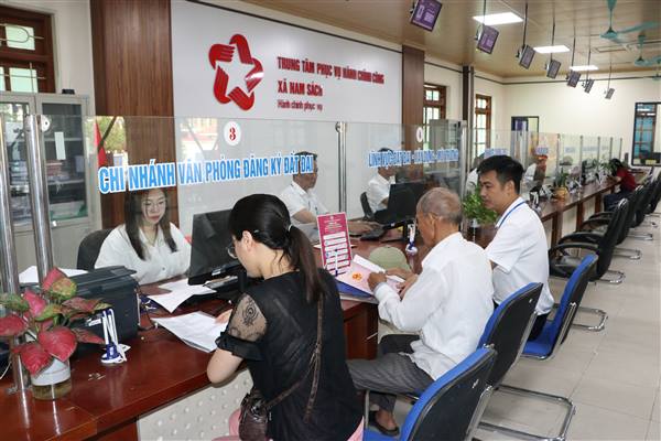 Trung tâm Phục vụ hành chính công xã Nam Sách duy trì hiệu quả giải quyết hồ sơ, tỷ lệ trực tuyến đạt trên 82%