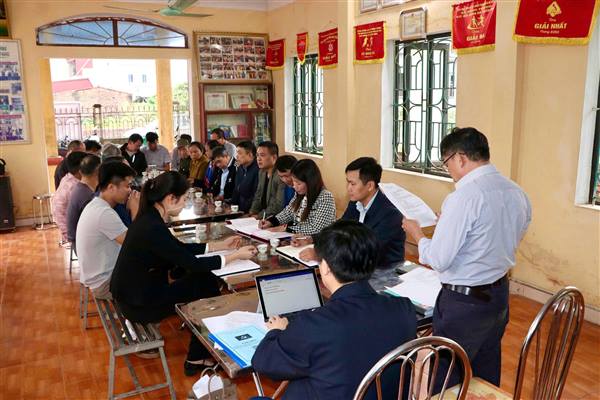 Thường trực Đảng ủy dự sinh hoạt Chi bộ các thôn Nam Khê và Đoàn Kết