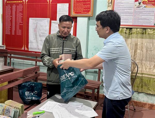 Thêm 4 hộ nhận tiền bồi thường, hỗ trợ, tái định cư dự án chỉnh trang khu dân cư thôn Nhân Lễ