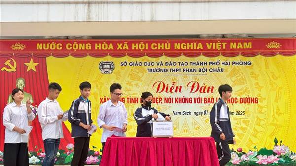 TRƯỜNG THPT PHAN BỘI CHÂU CHUNG TAY HƯỚNG VỀ ĐỒNG BÀO MIỀN TRUNG – TÂY NGUYÊN