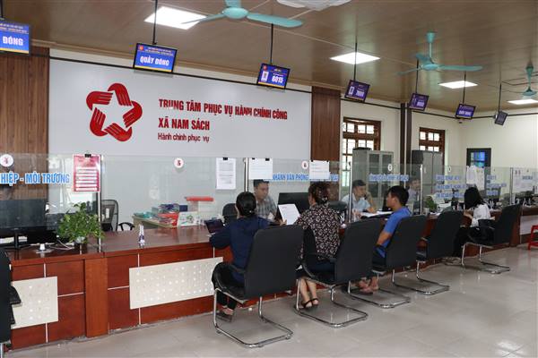 UBND xã Nam Sách công khai danh mục thủ tục hành chính và đường dây nóng của Trung tâm phục vụ hành chính công xã