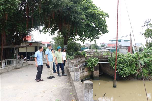 Lãnh đạo xã Nam Sách kiểm tra, chỉ đạo công tác phòng, chống bão số 3