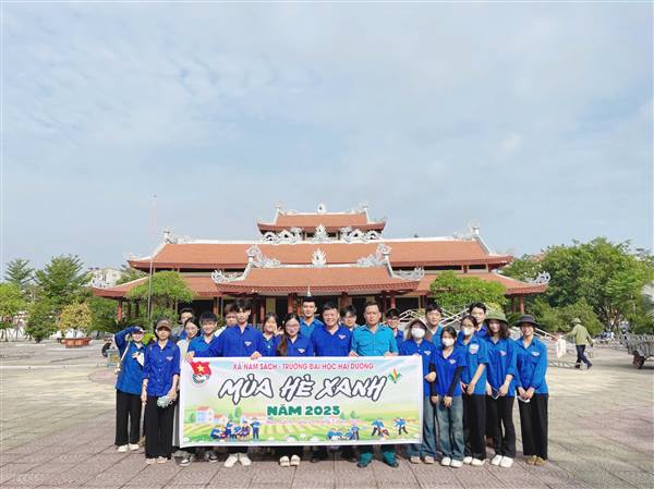 Đoàn xã Nam Sách phối hợp sinh viên Đại học Hải Dương ra quân “Mùa hè xanh” tại Đền liệt sĩ