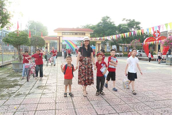 HỌC SINH TRÊN ĐỊA BÀN XÃ NAM SÁCH NÔ NỨC TỰU TRƯỜNG NĂM HỌC MỚI 2025 – 2026