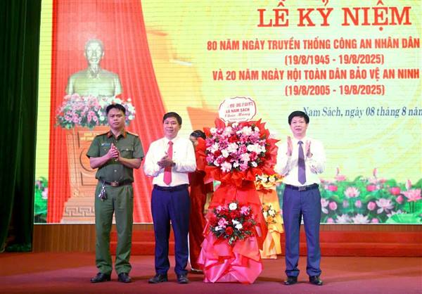 Xã Nam Sách tổ chức Lễ kỷ niệm 80 năm Ngày truyền thống lực lượng Công an nhân dân Việt Nam và 20 năm Ngày hội “Toàn dân bảo vệ an ninh Tổ quốc”