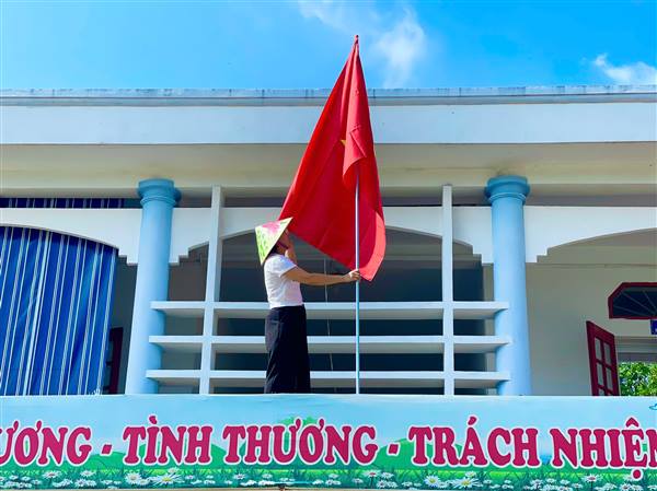 Trường Mầm non Nam Sách tổng vệ sinh, chỉnh trang khuôn viên chào mừng Đại hội Đảng bộ xã Nam Sách lần thứ I