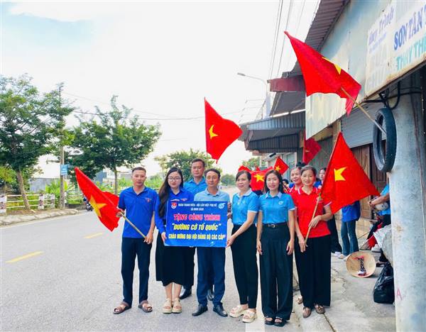 Công trình “Đường cờ Tổ quốc” chào mừng Đại hội Đảng bộ xã lần thứ I