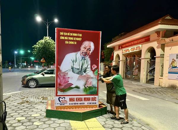 Trung tâm Văn hóa, Thể thao và Truyền thông xã Nam Sách trang trí chào mừng Đại hội Đảng bộ xã lần thứ I, nhiệm kỳ 2025-2030