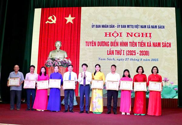 Nam Sách tuyên dương 53 điển hình tiên tiến, phát động phong trào thi đua giai đoạn 2025-2030