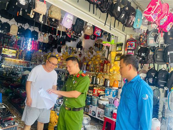 Xã Nam Sách: Ra quân tuyên truyền lưu động bảo đảm trật tự an toàn giao thông và trật tự công cộng