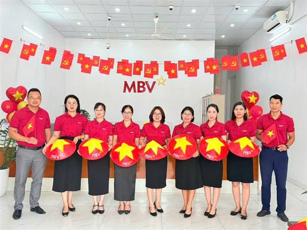 NGÂN HÀNG MBV – CHI NHÁNH NAM SÁCH TƯNG BỪNG CHÀO MỪNG QUỐC KHÁNH 2/9
