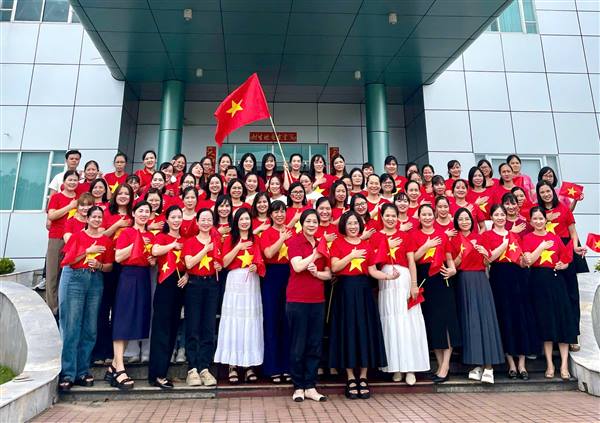 RỰC RỠ SẮC CỜ ĐỎ SAO VÀNG TẠI CÔNG TY TNHH CÔNG NGHIỆP ORIENTAL SPORTS VIỆT NAM