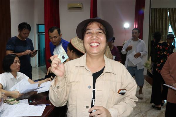 Hôm nay, niềm vui lan tỏa khi bà con nhân dân xã Nam Sách phấn khởi đến nhận quà dịp Quốc khánh 2/9