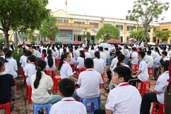 Trường THCS Nam Sách tổ chức buổi ngoại khóa về phòng chống bắt cóc, xâm hại Online 