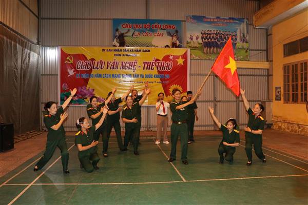 Sôi nổi giao lưu văn nghệ, thể thao ngày 2/9 tại thôn La Văn Cầu