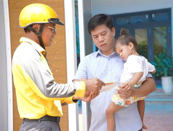 Trung tâm Phục vụ hành chính công xã Nam Sách đẩy mạnh trả kết quả thủ tục hành chính qua dịch vụ bưu chính công ích