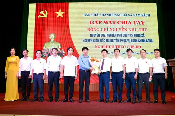 Ban Chấp hành Đảng bộ xã tổ chức gặp mặt, chia tay đồng chí Nguyễn Như Thư nghỉ hưu theo chế độ