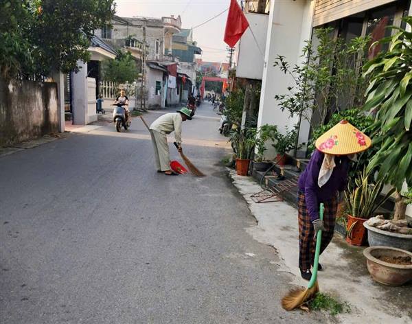 Xã Nam Sách ra quân vệ sinh môi trường chào mừng Đại hội Đảng bộ thành phố lần thứ I