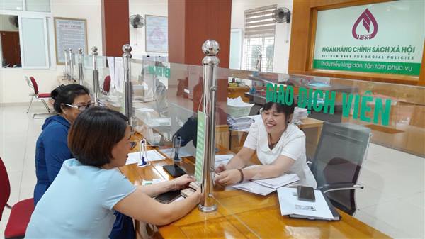 Phòng giao dịch Ngân hàng Chính sách xã hội Nam Sách giải ngân khoản vay đầu tiên cho sinh viên ngành STEM theo chính sách mới