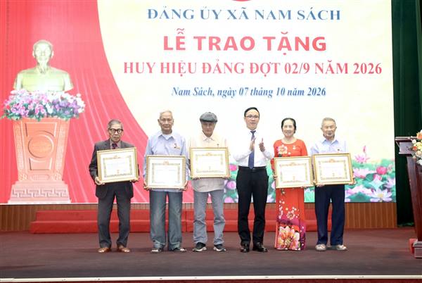 Nam Sách tổ chức trao Huy hiệu Đảng cho 156 đồng chí đợt 02/9