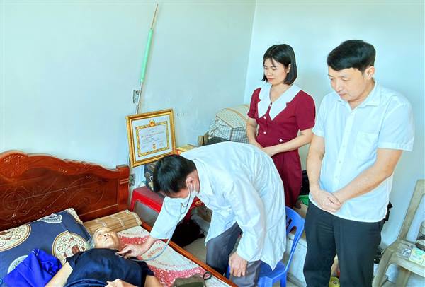 📸 HƠN 500 NGƯỜI DÂN NAM SÁCH ĐƯỢC KHÁM SÀNG LỌC SỨC KHỎE MIỄN PHÍ TRONG 2 NGÀY ĐẦU ĐỢT 2