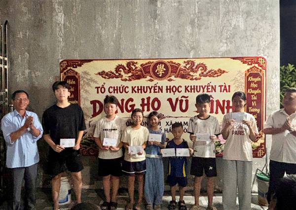 DÒNG HỌ VŨ ĐÌNH THÔN ĐỒN BỐI TRAO THƯỞNG KHUYẾN HỌC NĂM HỌC 2025–2026