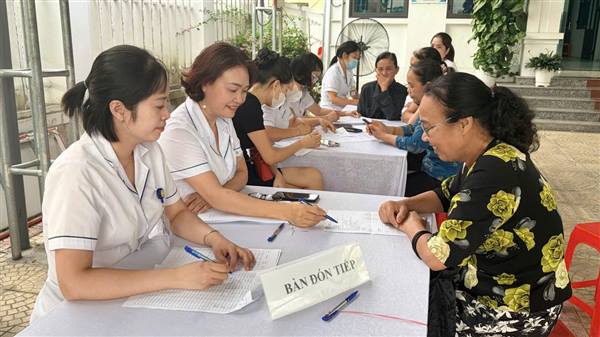 127 PHỤ NỮ ĐƯỢC KHÁM, TƯ VẤN SỨC KHỎE SINH SẢN