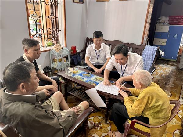 HỖ TRỢ CỤ BÀ 93 TUỔI THỰC HIỆN THỦ TỤC HÀNH CHÍNH TẠI NHÀ