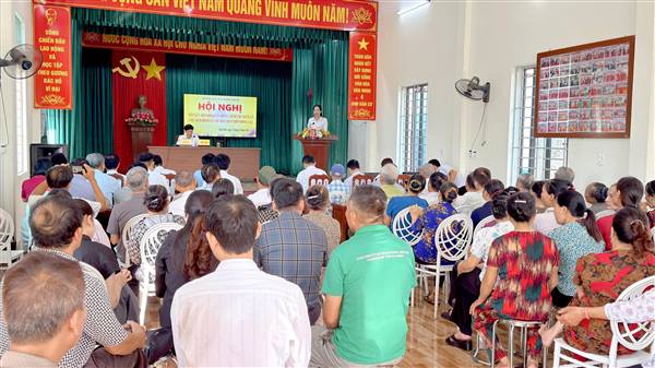 ĐỒNG CHÍ HỒ NGỌC LÂM, BÍ THƯ ĐẢNG ỦY, CHỦ TỊCH HĐND XÃ NAM SÁCH ĐỐI THOẠI TRỰC TIẾP VỚI NHÂN DÂN THÔN ĐỒNG LẠC