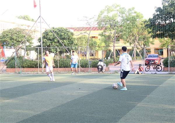 Uỷ ban MTTQ Việt Nam xã cùng Hội Nông dân tổ chức giao hữu bóng đá