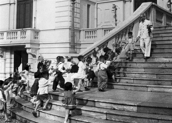 KỶ NIỆM 136 NĂM NGÀY SINH CHỦ TỊCH HỒ CHÍ MINH (19-5-1890 - 19-5-2026)
Sáng ngời đức tính giản dị, khiêm nhường mỗi dịp sinh nhật Bác