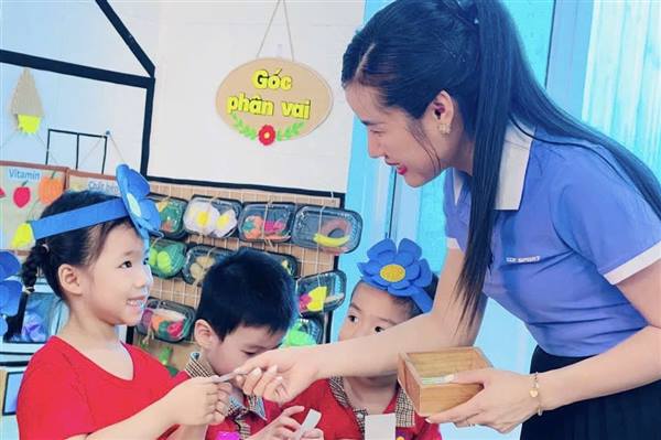Cô giáo Phạm Thị Phương Thúy – Gieo yêu thương từ những điều bình dị