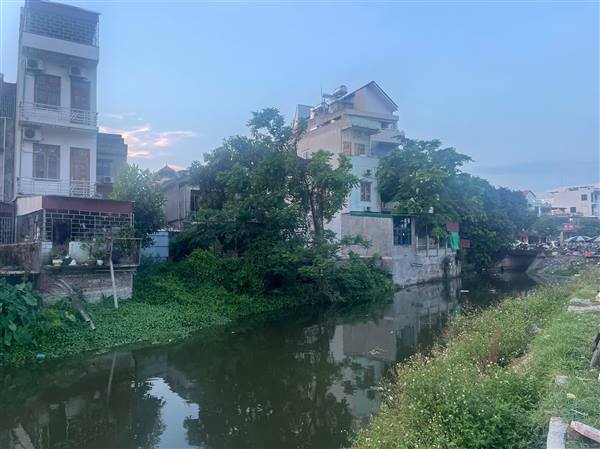 UBND xã Nam Sách chỉ đạo tổ chức vệ sinh tuyến kênh trạm bơm Chu Đậu