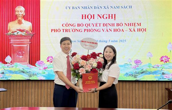UBND xã Nam Sách trao Quyết định bổ nhiệm Phó Trưởng phòng Văn hóa - Xã hội